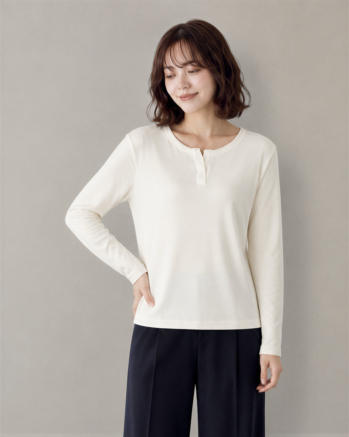 【秋新作】S~L スモールVスリットネック スリムフィット長袖Tシャツ