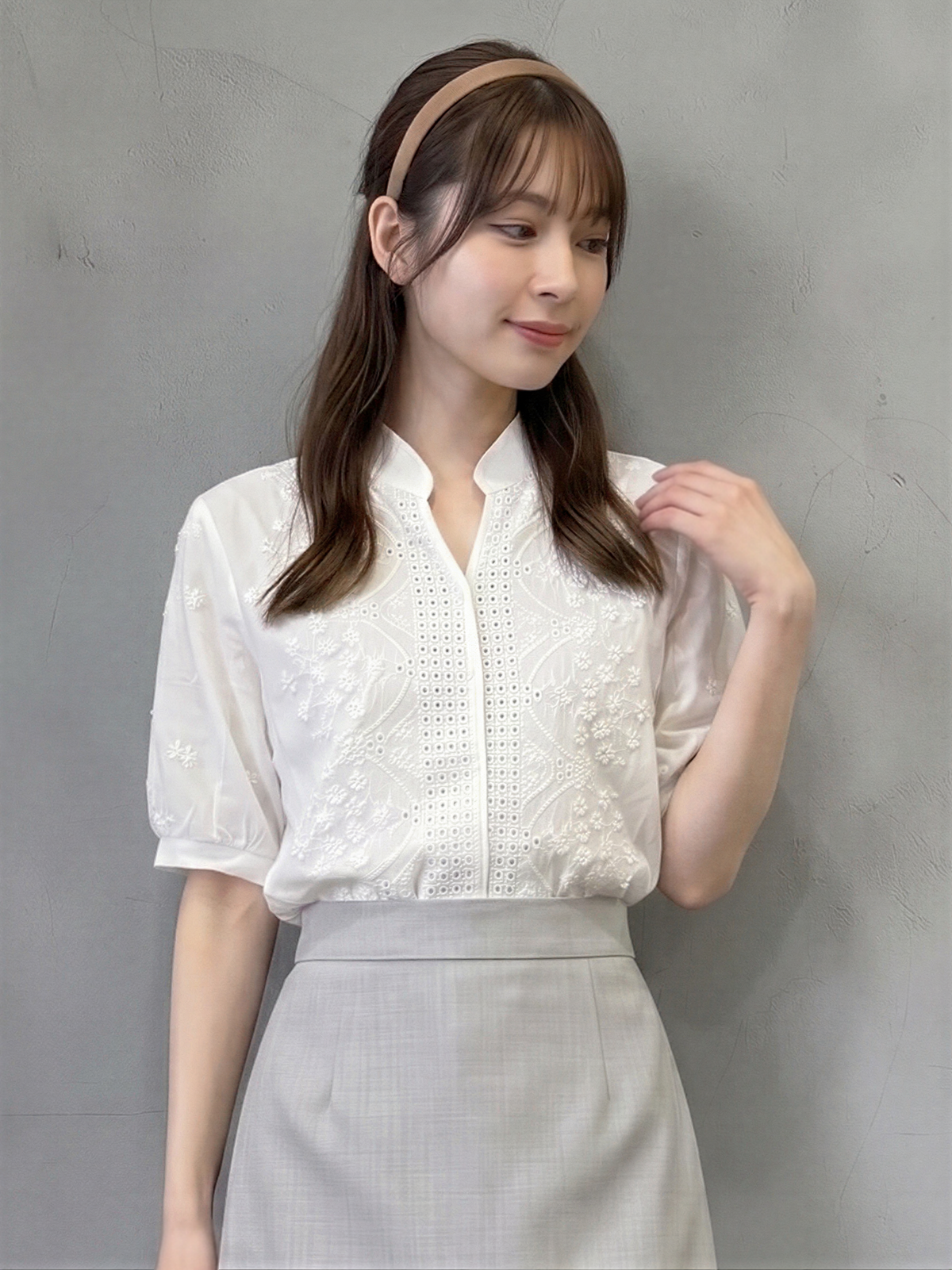 スタンドカラー Vネック前開き 刺繍カットワーク パフスリーブシャツ