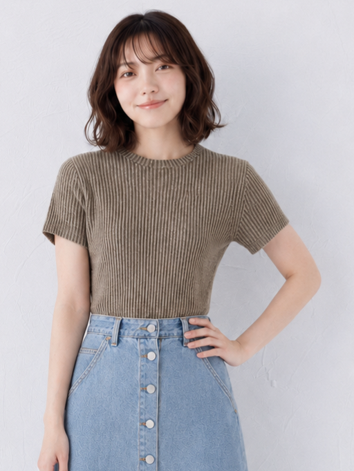 モカチョコ色！ストライプTシャツ独特の雰囲気のデザイン感
