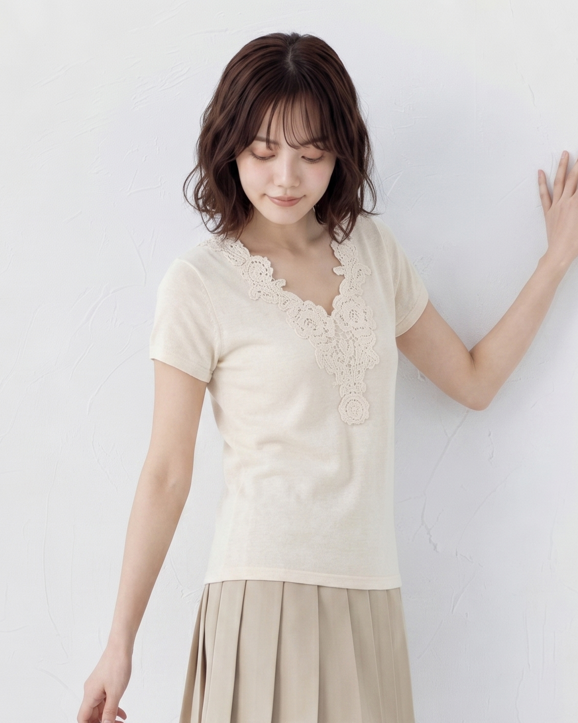 レースVネック スリムフィット 半袖Tシャツ