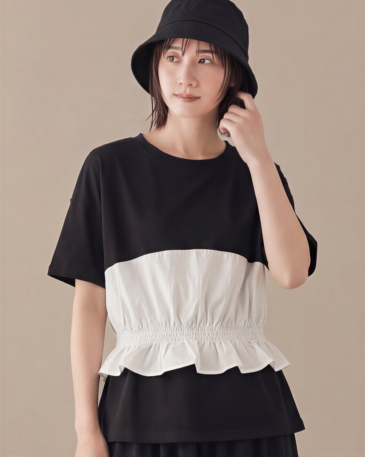 切り替えフリルヘム ウエストシェイプ 半袖Tシャツ-ブラック X ホワイト-XL