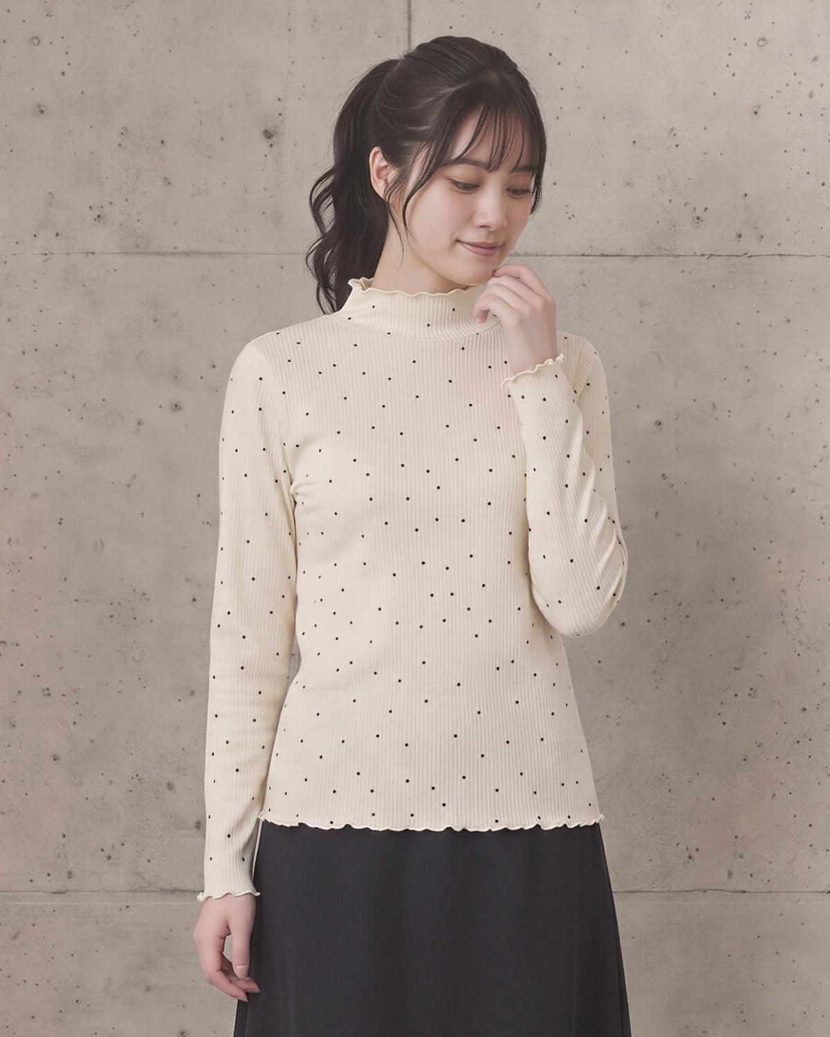 【全2色】S~XL メローフリルハイネックドットTシャツ