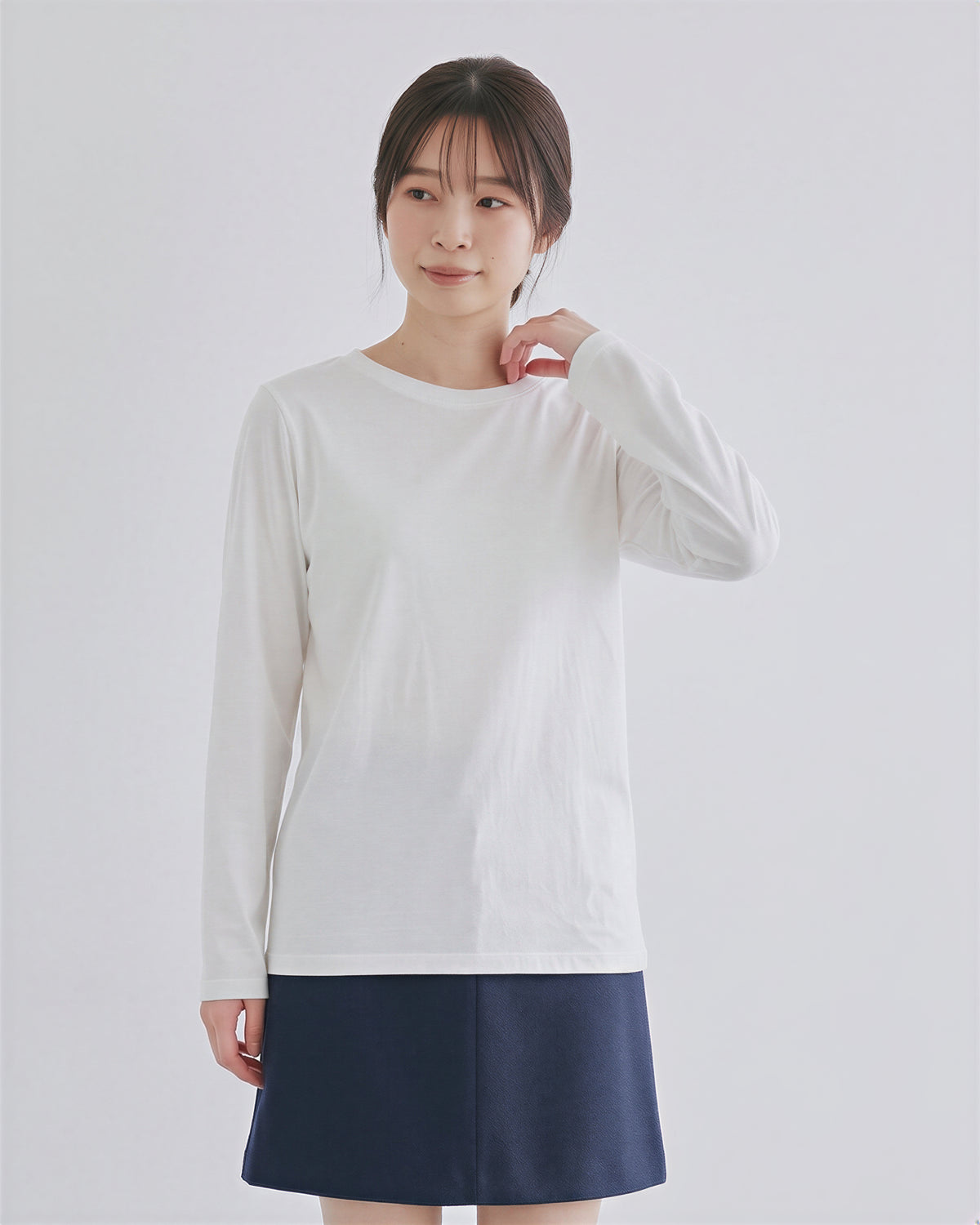 クルーネック ストレートシルエット ゆったり 長袖Tシャツ