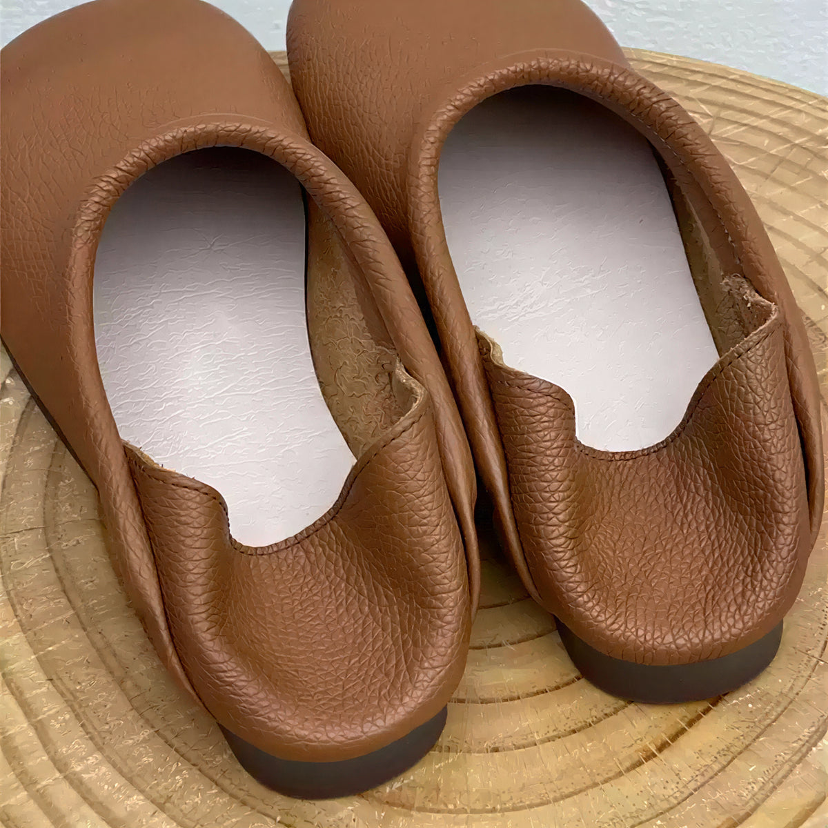 シンプルデザインのつま先あり ソフトソール フラットヒール つま先ありフラットシューズ