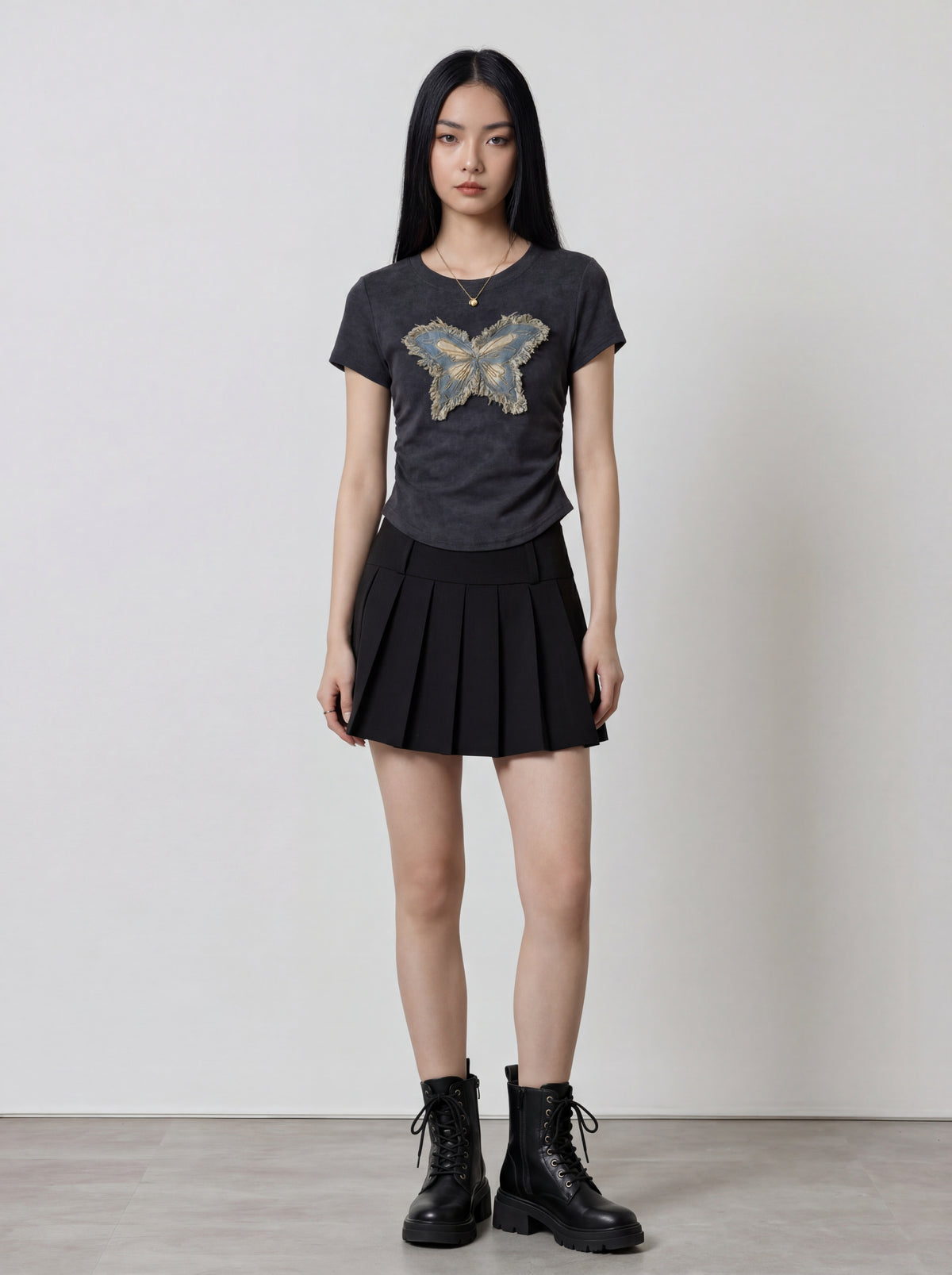 バタフライ立体フリンジワッペン クルーネック半袖Tシャツ