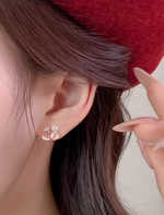 キャッツアイの艶感が可愛い 小ぶりチェリーピアス