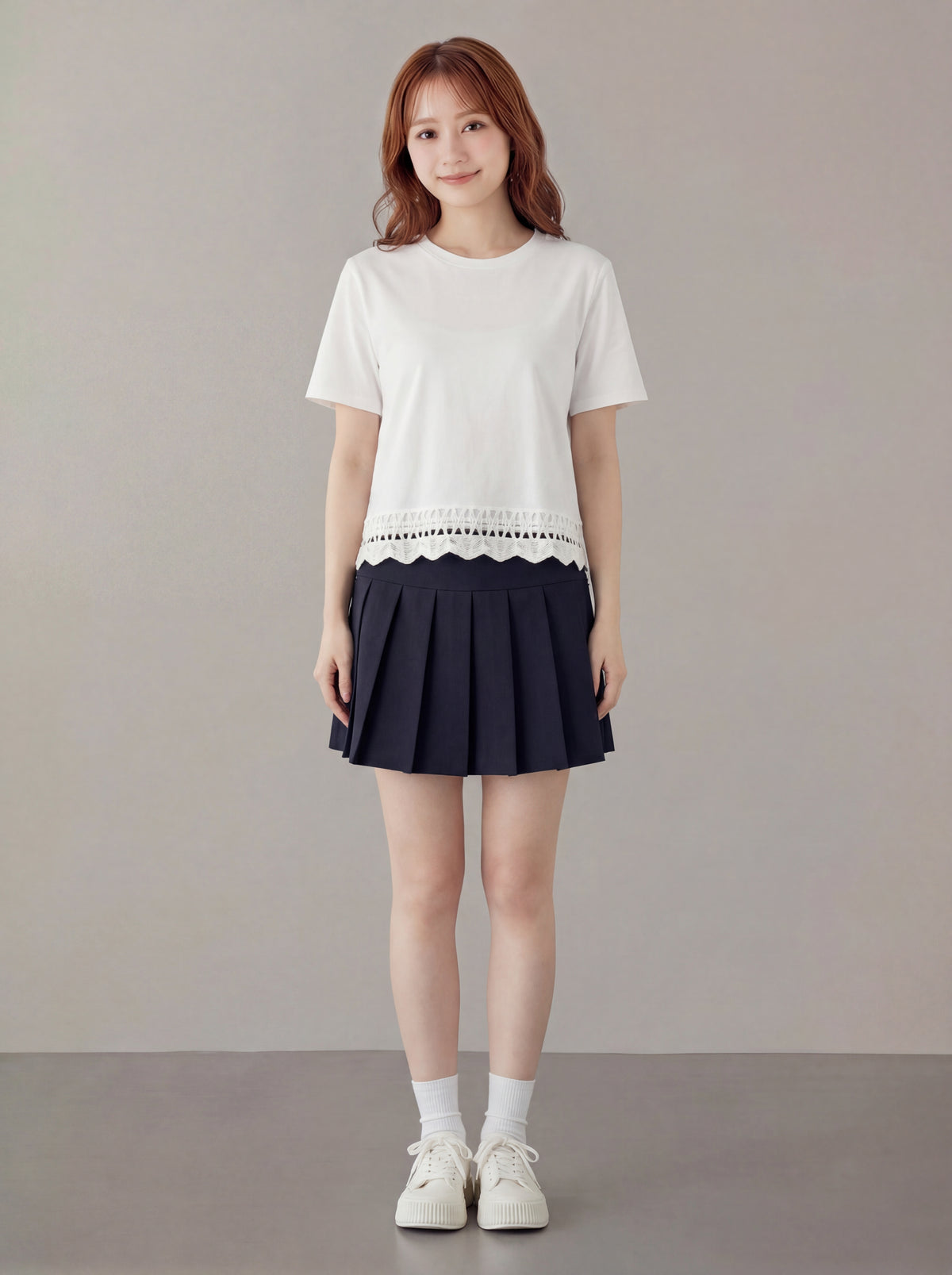 ホワイト クルーネック ストレートシルエット ショート丈 透かしレース 半袖Tシャツ
