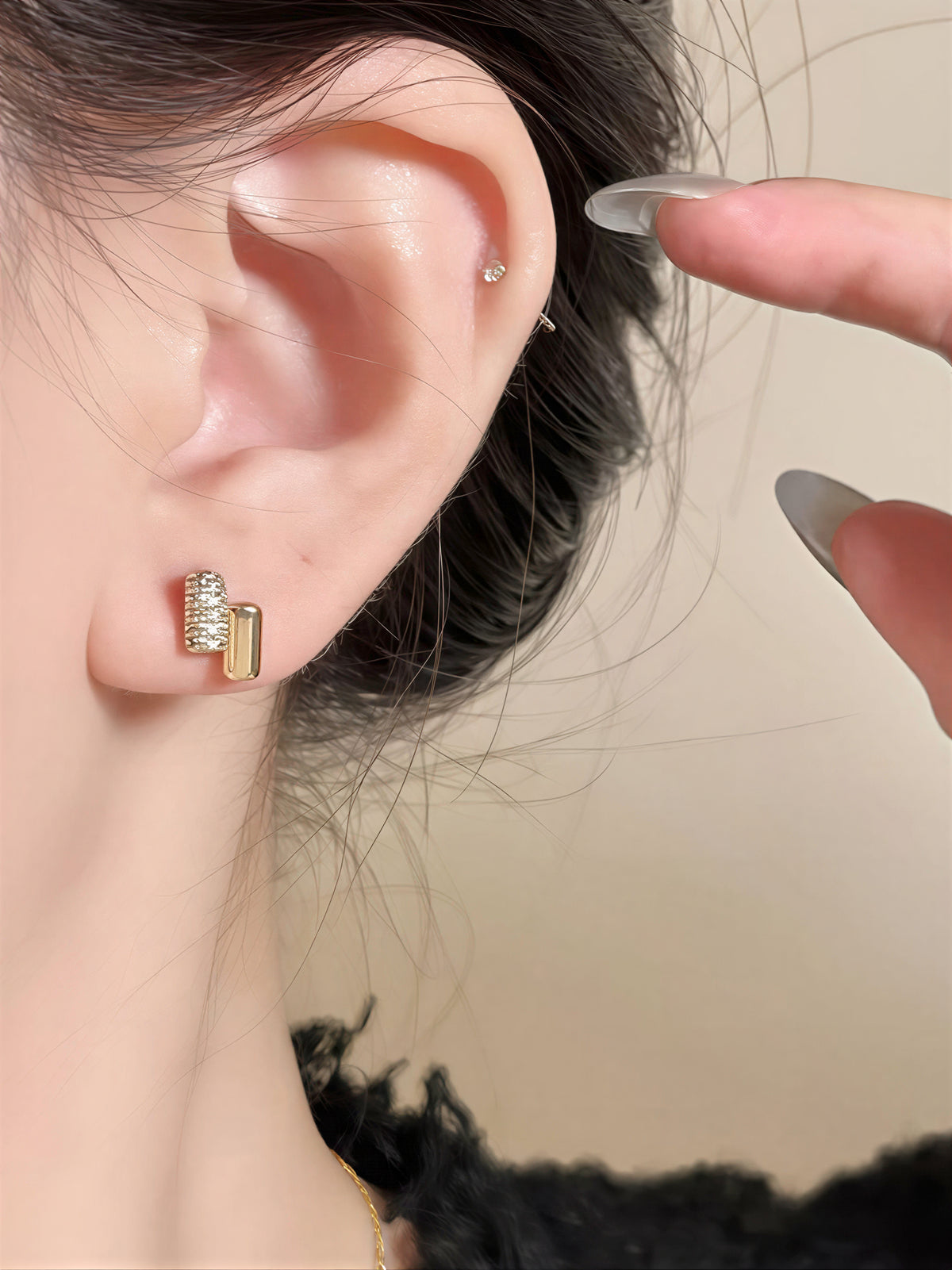 【S999純銀ポスト】きらめきジルコン 2連デザイン ゴールド＆シルバー バイカラー ミニピアス