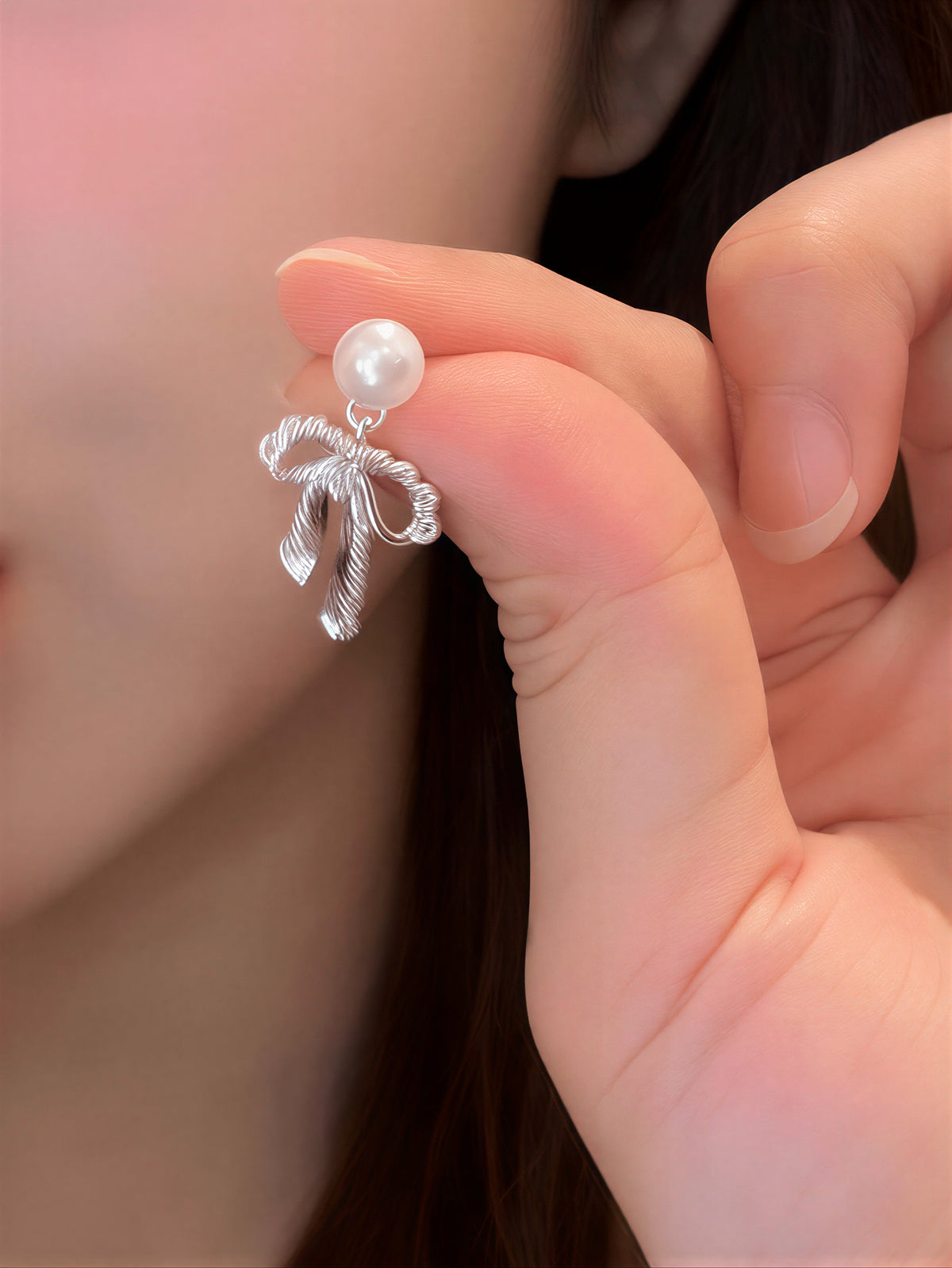 パールをあしらった 透かしリボン リボンピアス