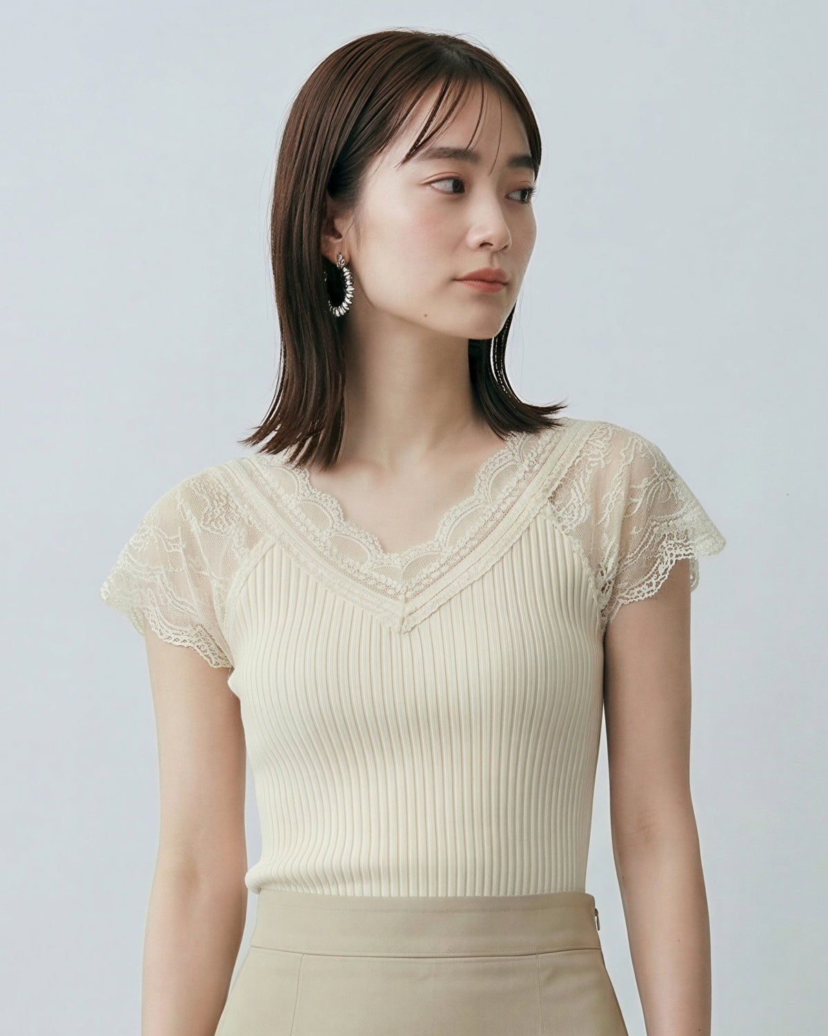 レースVネック 細リブ フィット 見せ肩 半袖Tシャツ