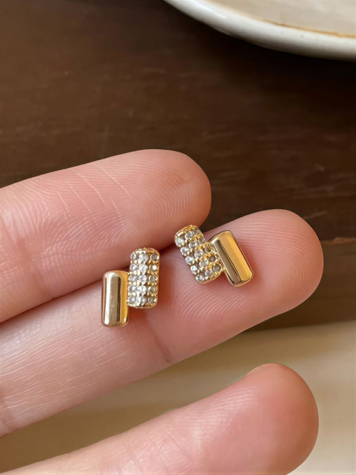 【S999純銀ポスト】きらめきジルコン 2連デザイン ゴールド＆シルバー バイカラー ミニピアス