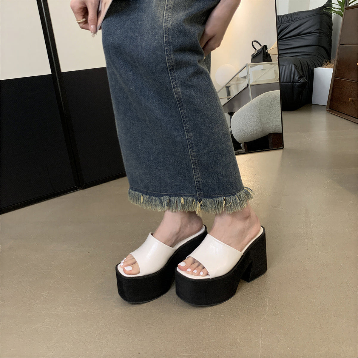 ミニマルワイドアッパー 厚底でスタイルアップ ピープトゥハイヒールミュール（厚底プラットフォーム）