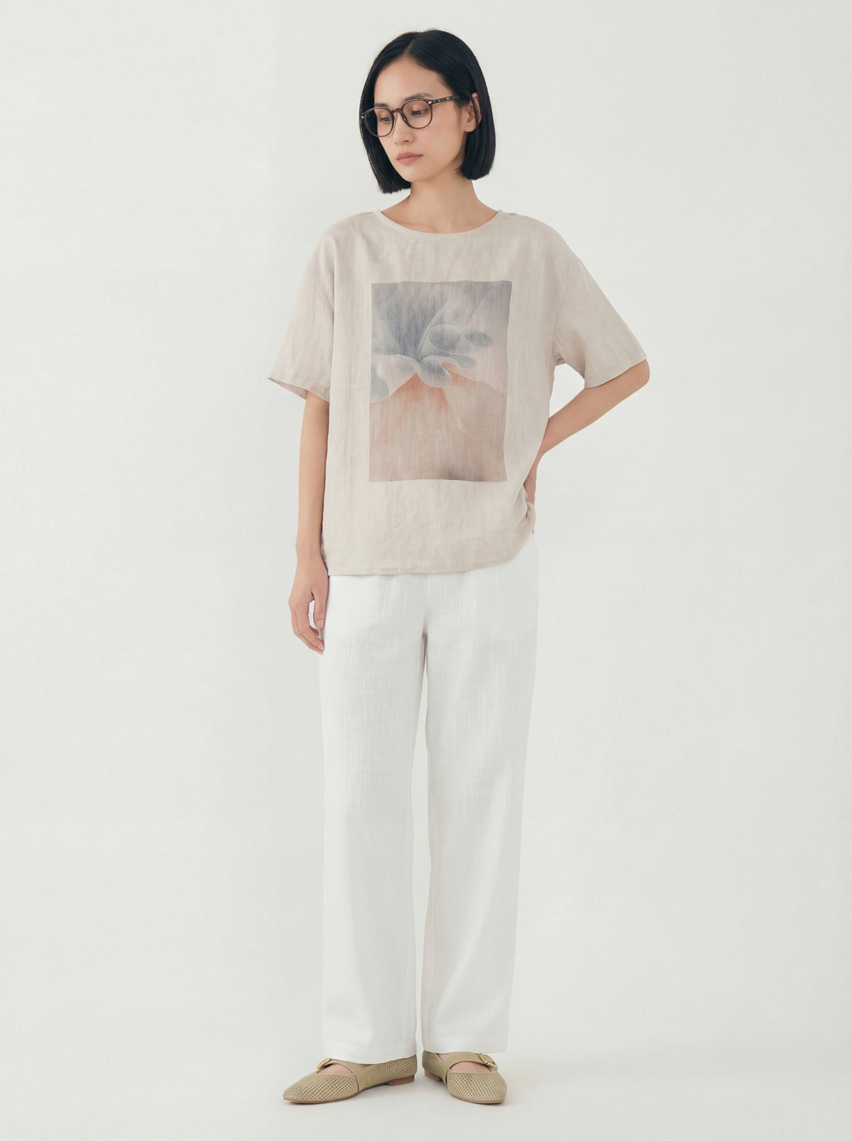 ライトベージュ ゆったりドロップショルダー クルーネック プリント半袖Tシャツ