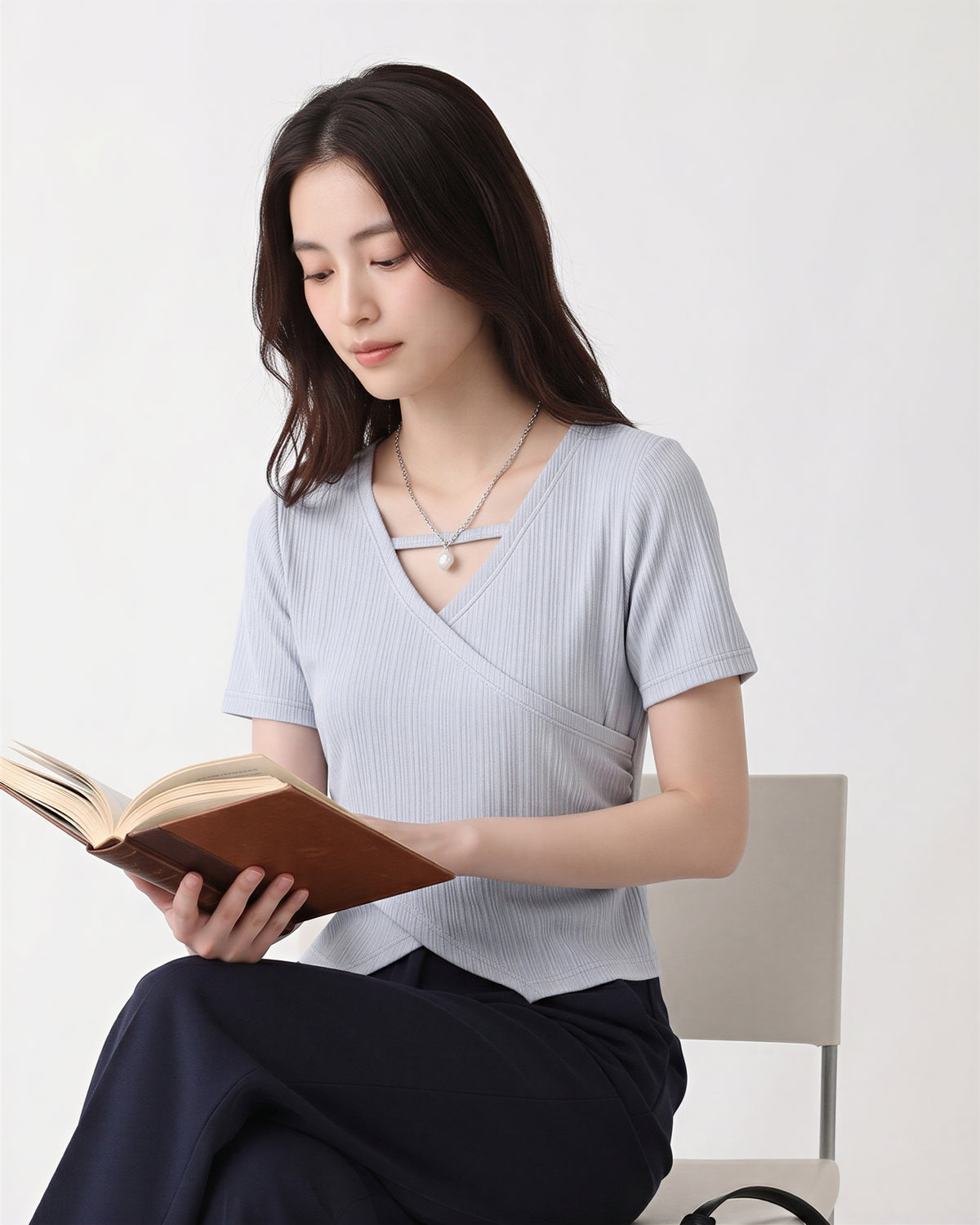 ライトブルー クロスVネック リボンTシャツ