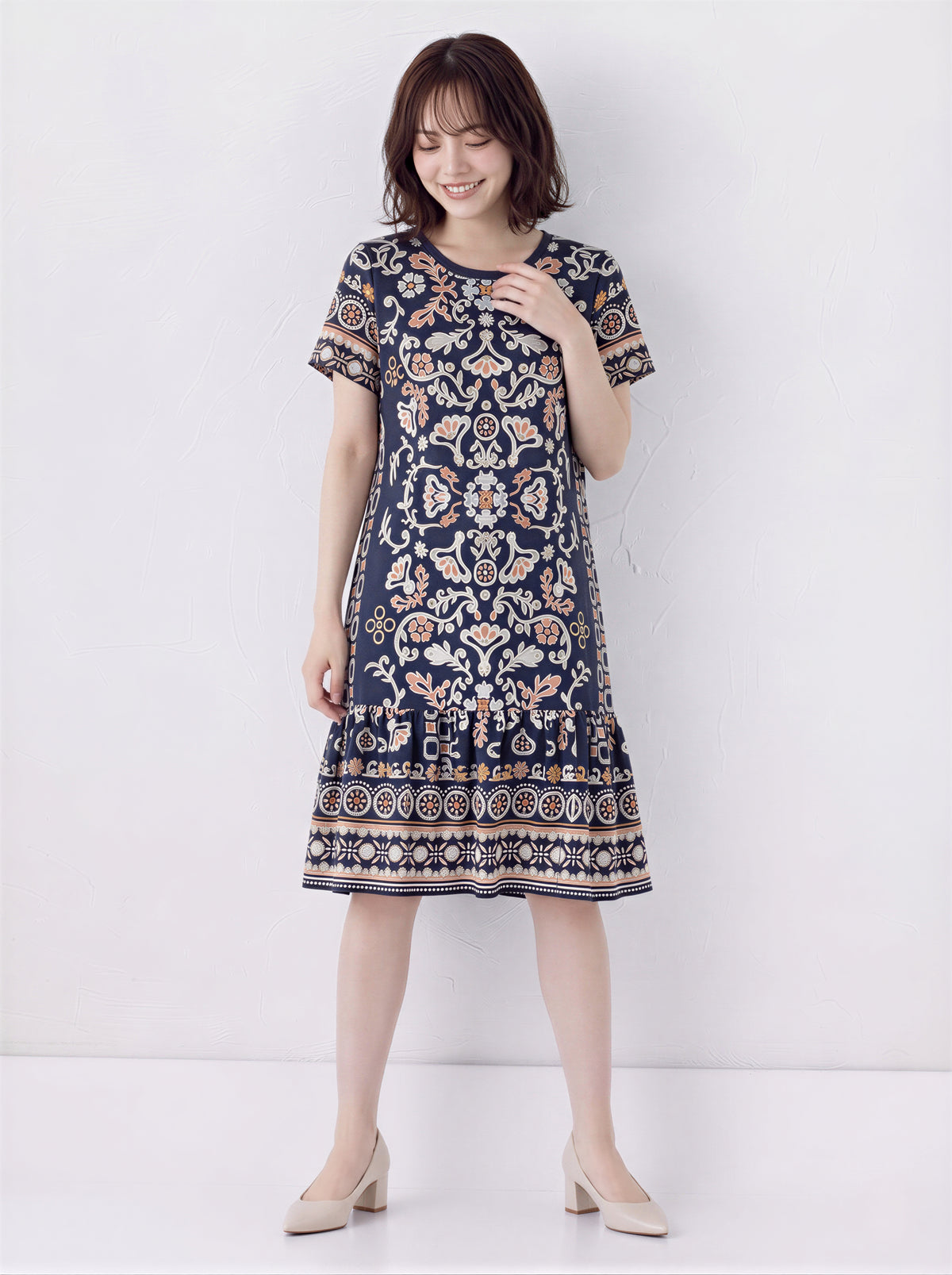 S~3XL プリント入り ゆったり フリルヘム 半袖ワンピース
