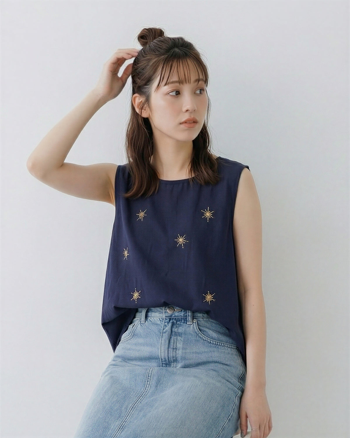 スター刺繍 クルーネック ノースリーブタンクトップ