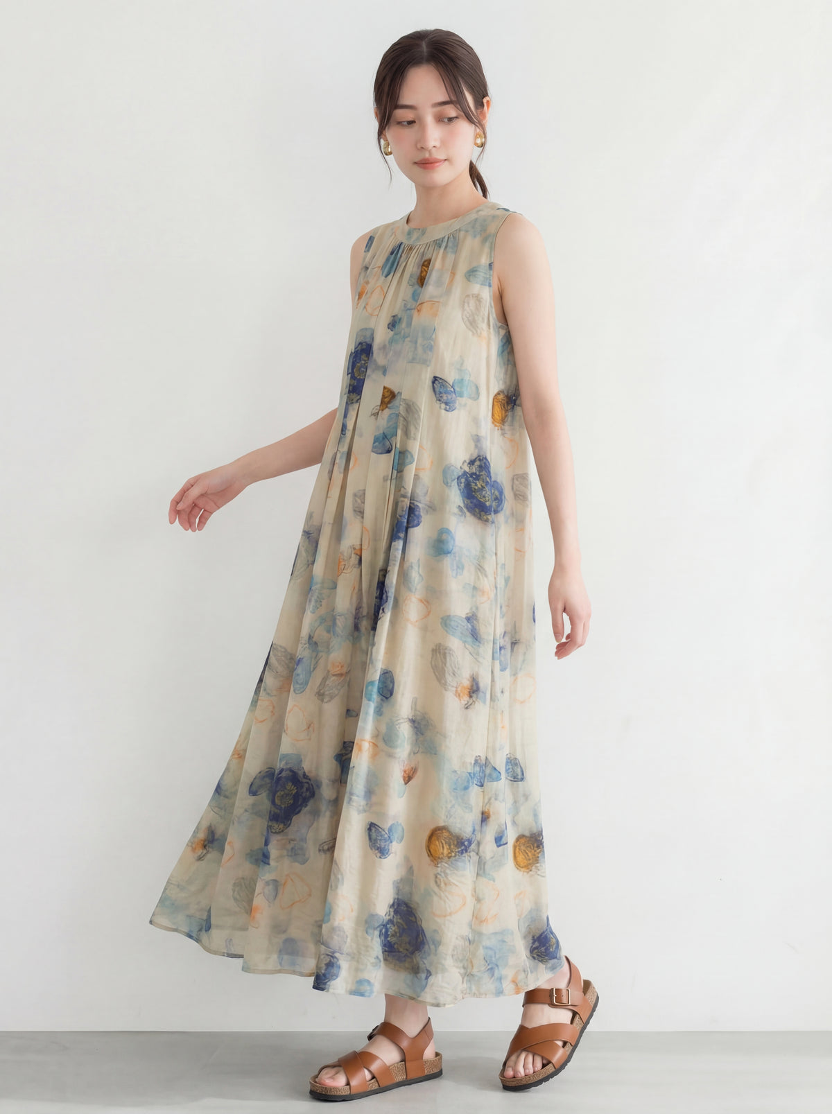 ライトブルー 花柄プリント ゆったりAライン ノースリーブワンピース