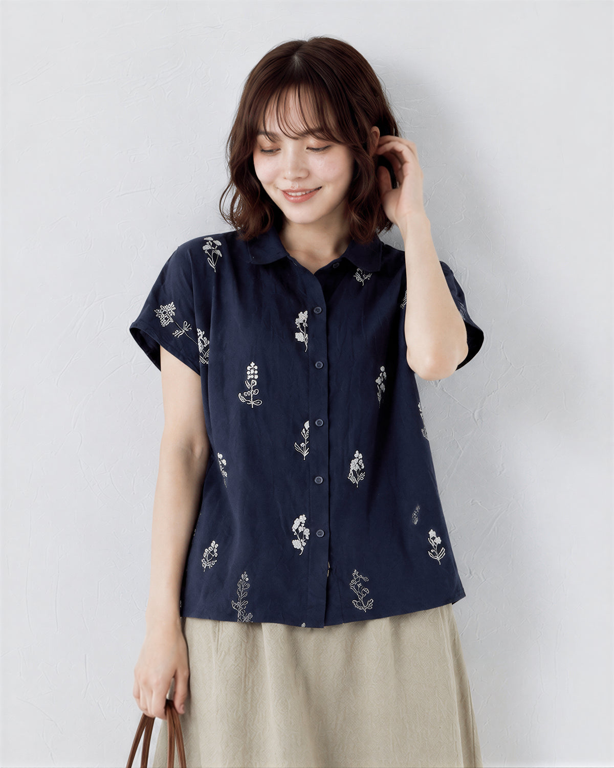 【全2色】M~3XL 小さめラウンドネック 花柄 ゆったり半袖シャツ