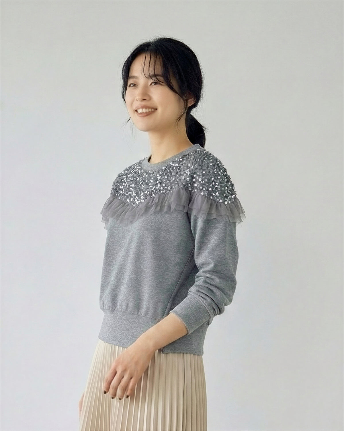スパンコール切替 フリル（メロウ）付きスウェット
