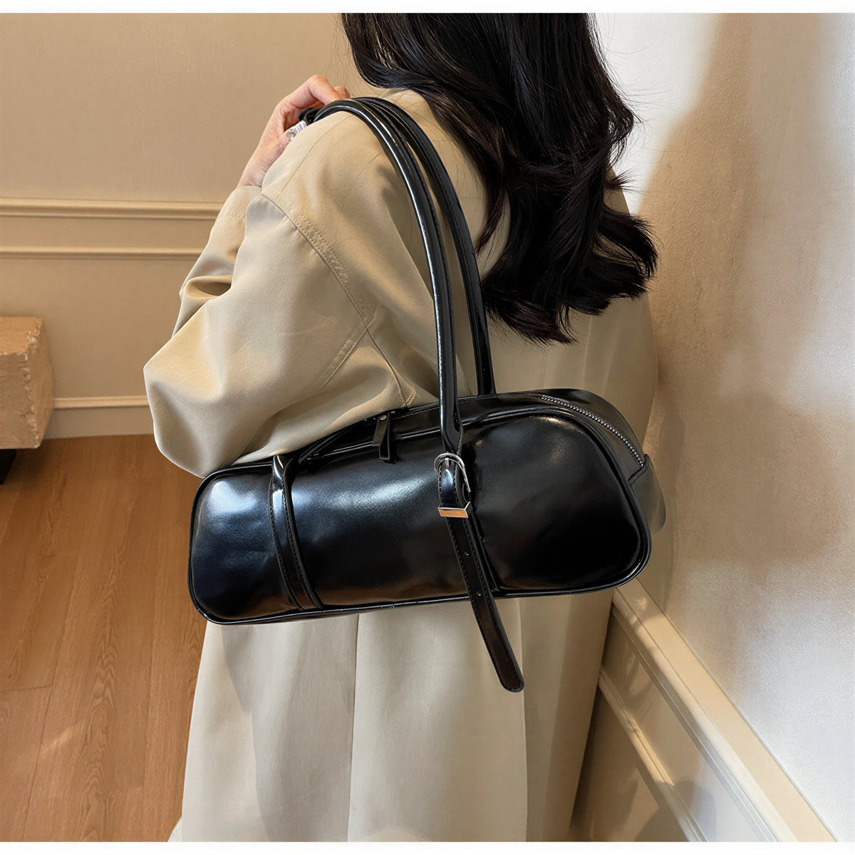 ロングショルダーストラップ 光沢アンダーアーム バゲットバッグ