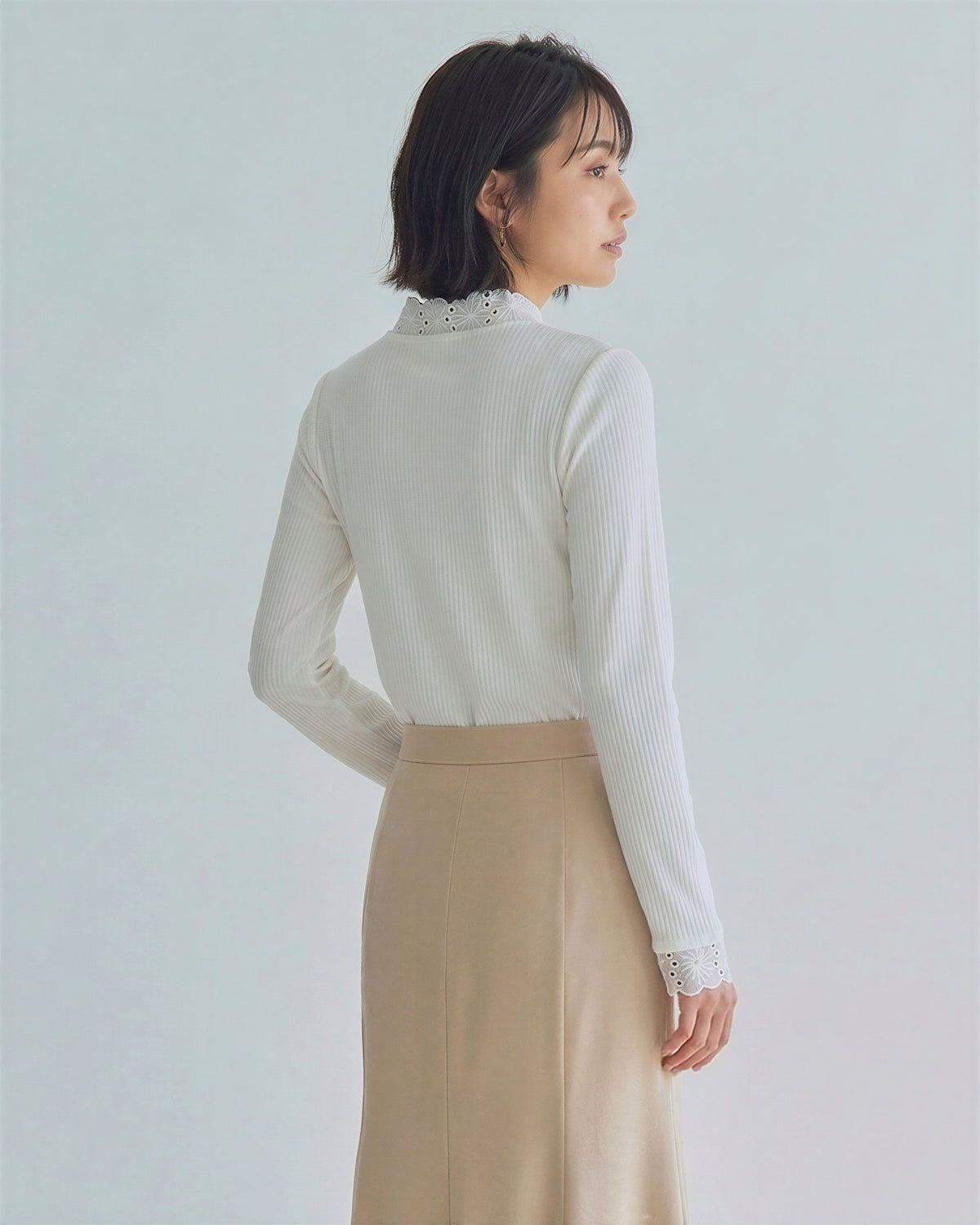 透かしレース×ボウタイ付きVネック くびれ見え長袖Tシャツ