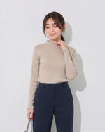 【全2色】S~2XL メロウフリルのハイネック風スリムニット