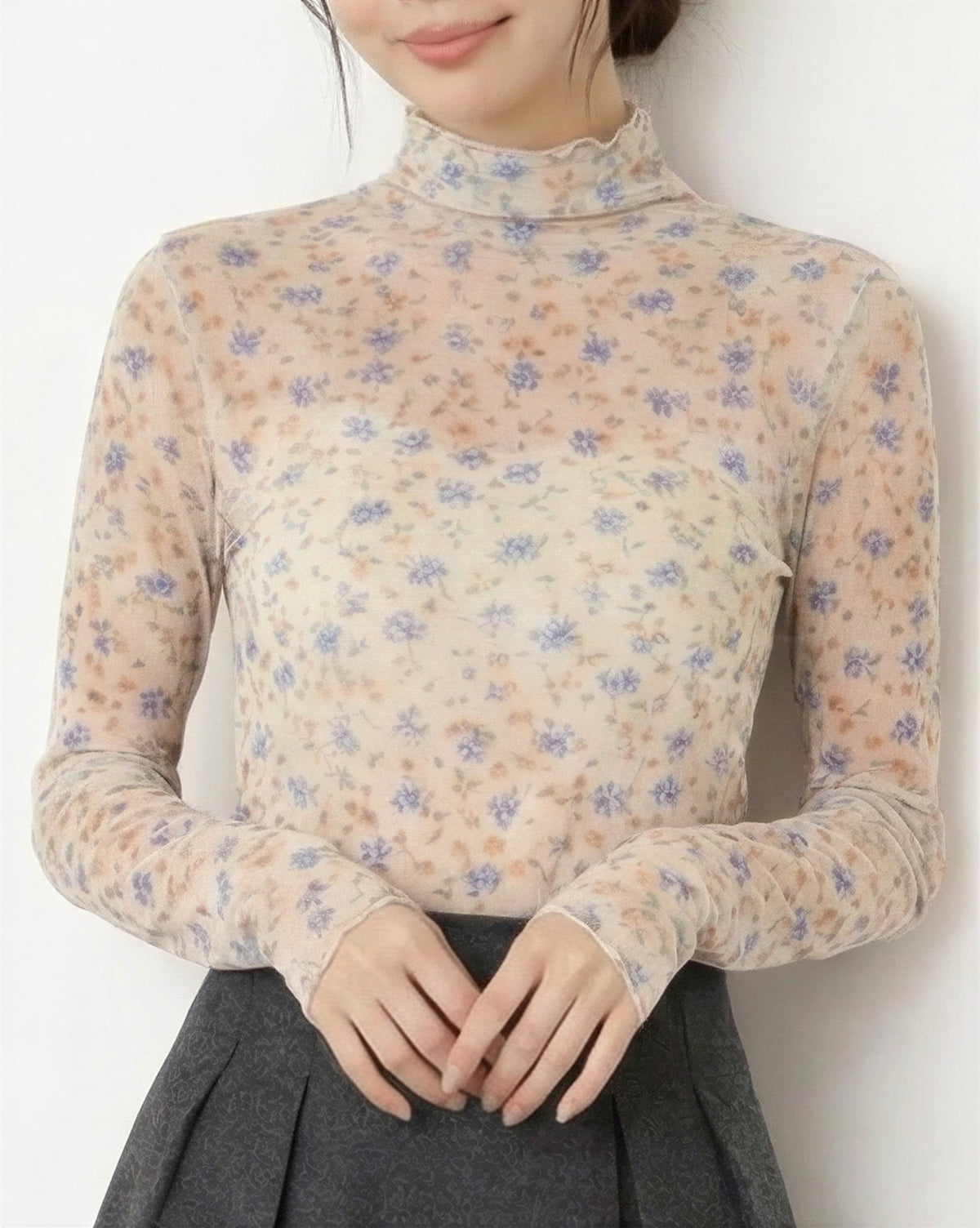 ライトベージュ 小花柄 ハイネック（プチ） スリムフィット インナー 長袖Tシャツ