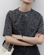 スモーキーグレー レオパード柄 スリムフィット 半袖Tシャツ