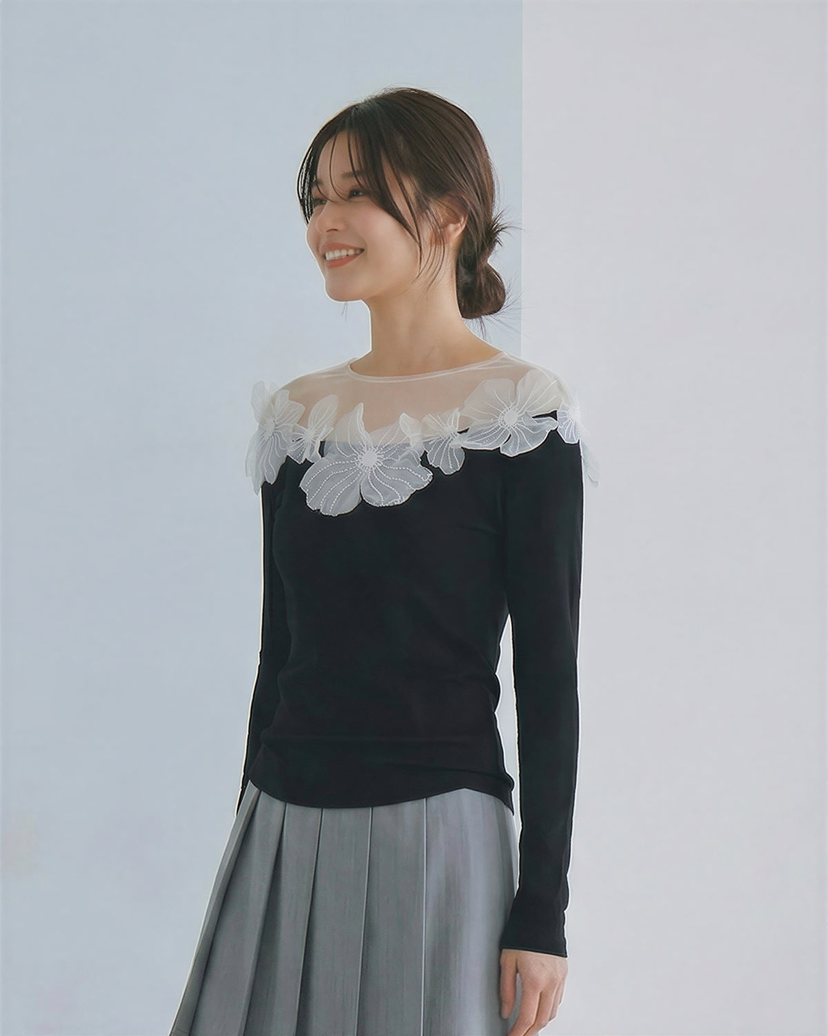 チュール切替 フラワー刺繍 オフショル風ボートネック スリムフィット 長袖Tシャツ