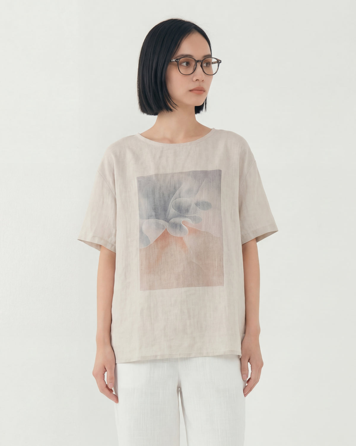 ライトベージュ ゆったりドロップショルダー クルーネック プリント半袖Tシャツ