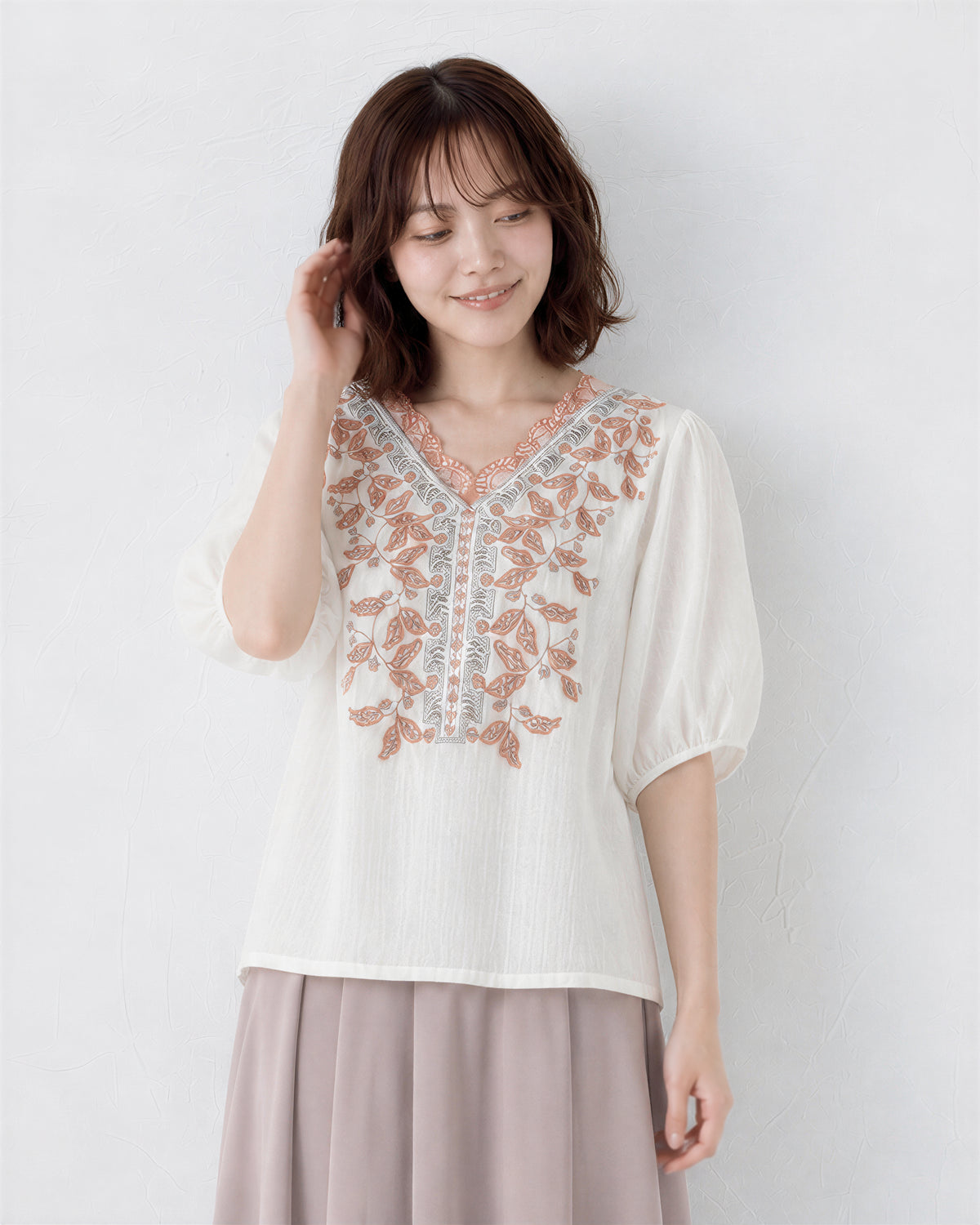 M~2XL Vネック 刺繍パフスリーブTシャツ