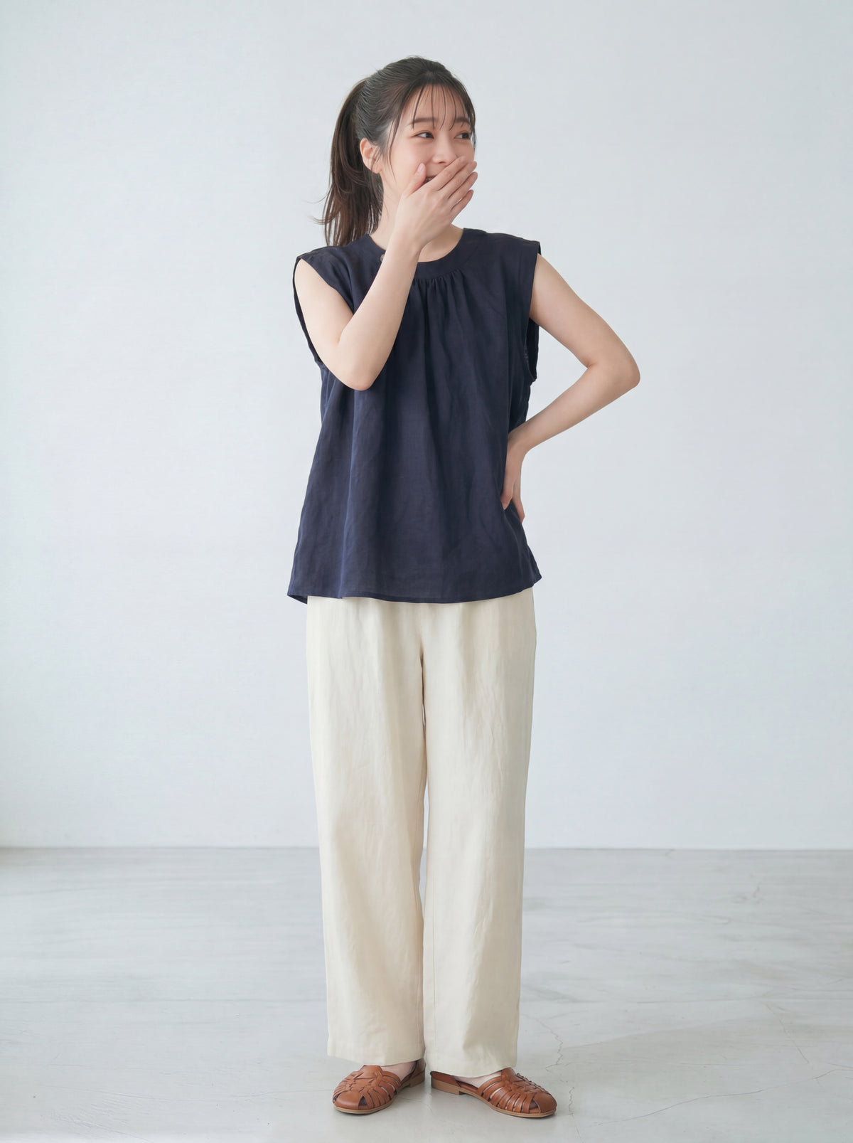 立体プリーツ クルーネック ノースリーブ ゆったりTシャツ