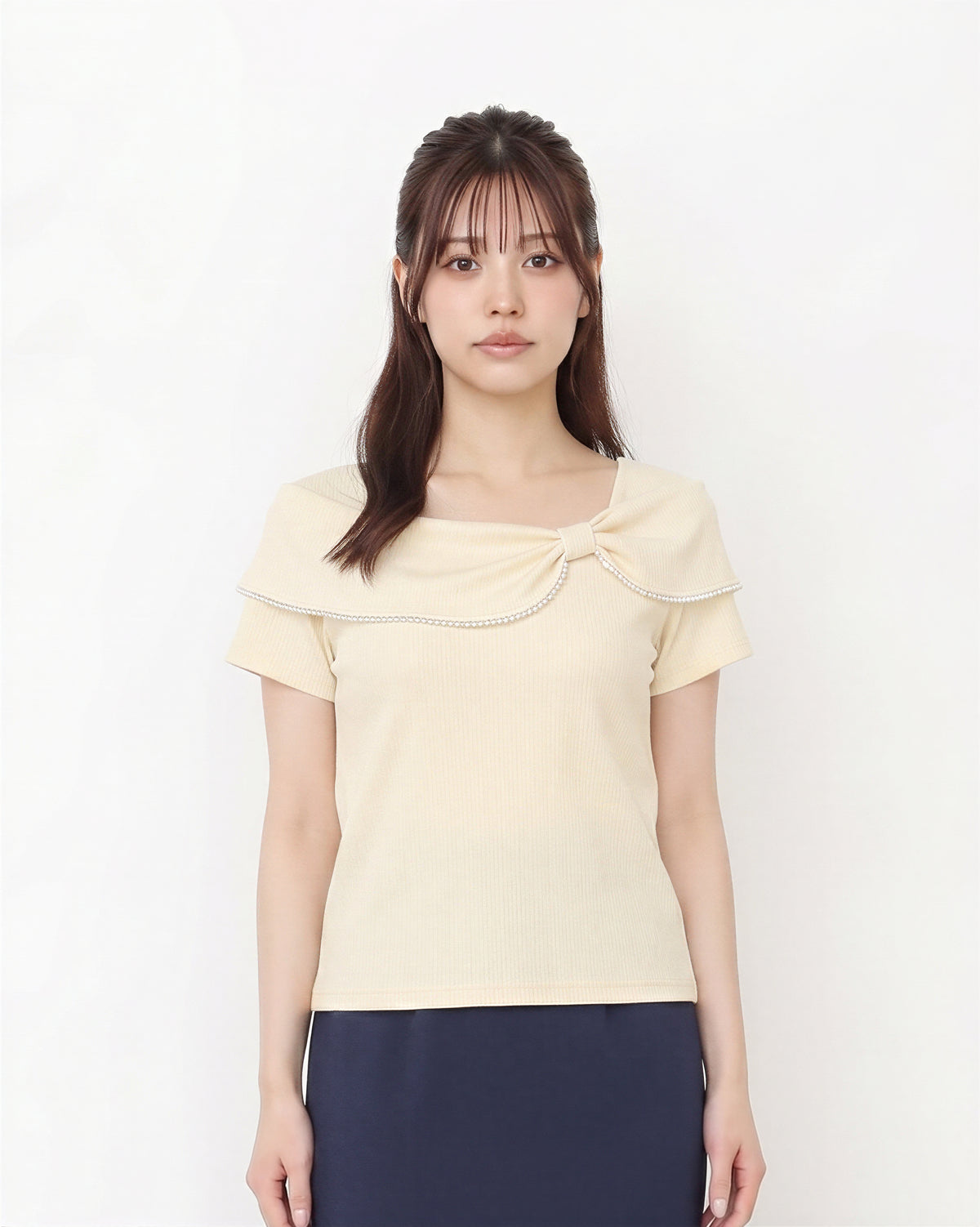 アシンメトリー折り返し襟 パールトリムTシャツ