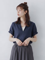 Vネック×折り返し袖 フェイクレイヤードシャツ