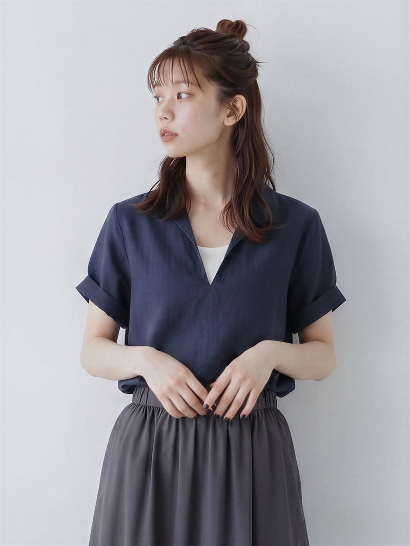 Vネック×折り返し袖 フェイクレイヤードシャツ