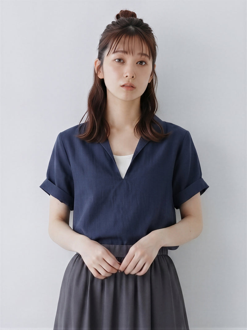 Vネック×折り返し袖 フェイクレイヤードシャツ