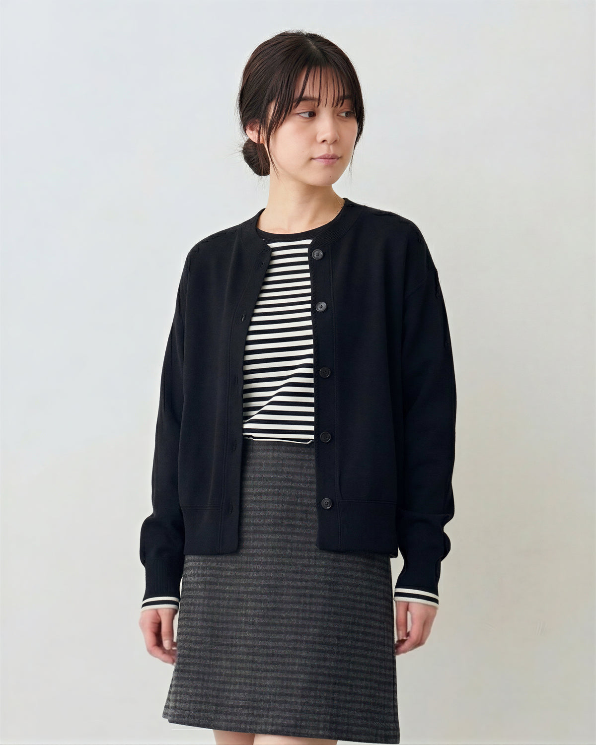 クルーネック ボタンフロント シンプルショート丈スタジャン