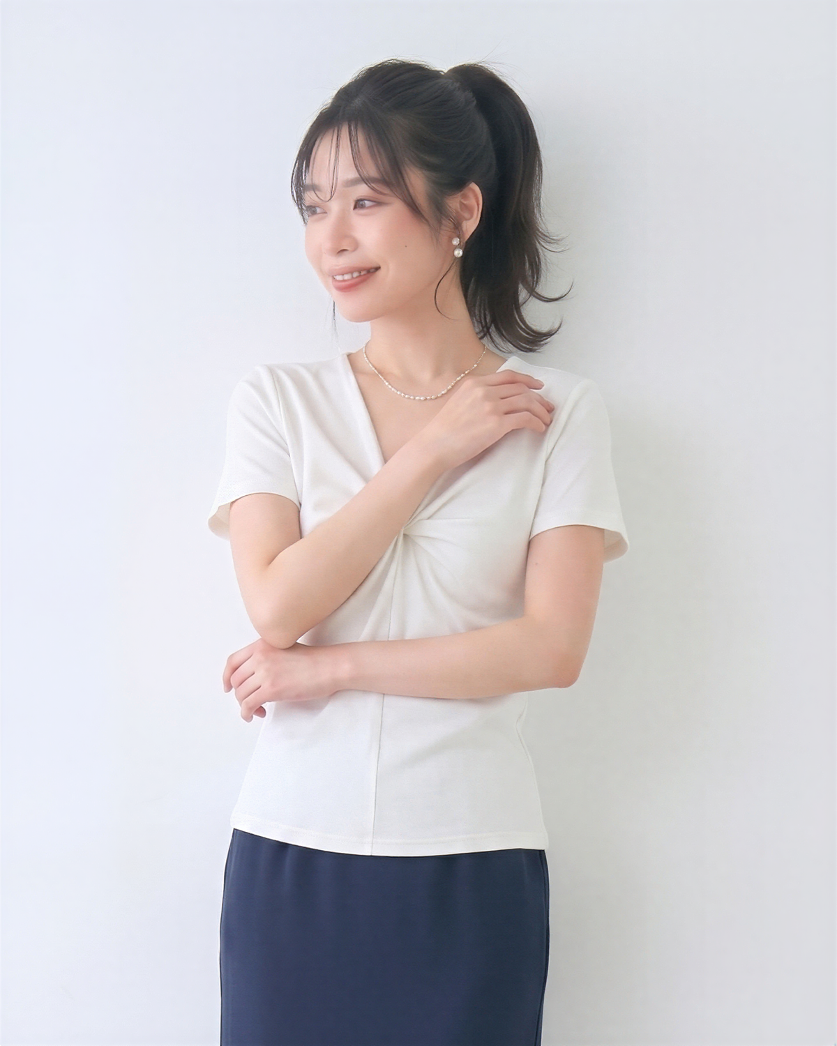 ツイストVネック ウエストシェイプ 半袖Tシャツ