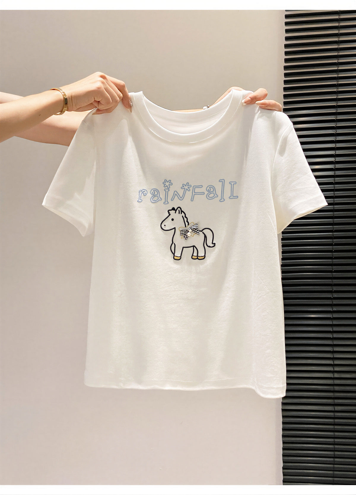 ホワイト クルーネック ゆったりシルエット ポニー刺繍ワッペン 半袖Tシャツ