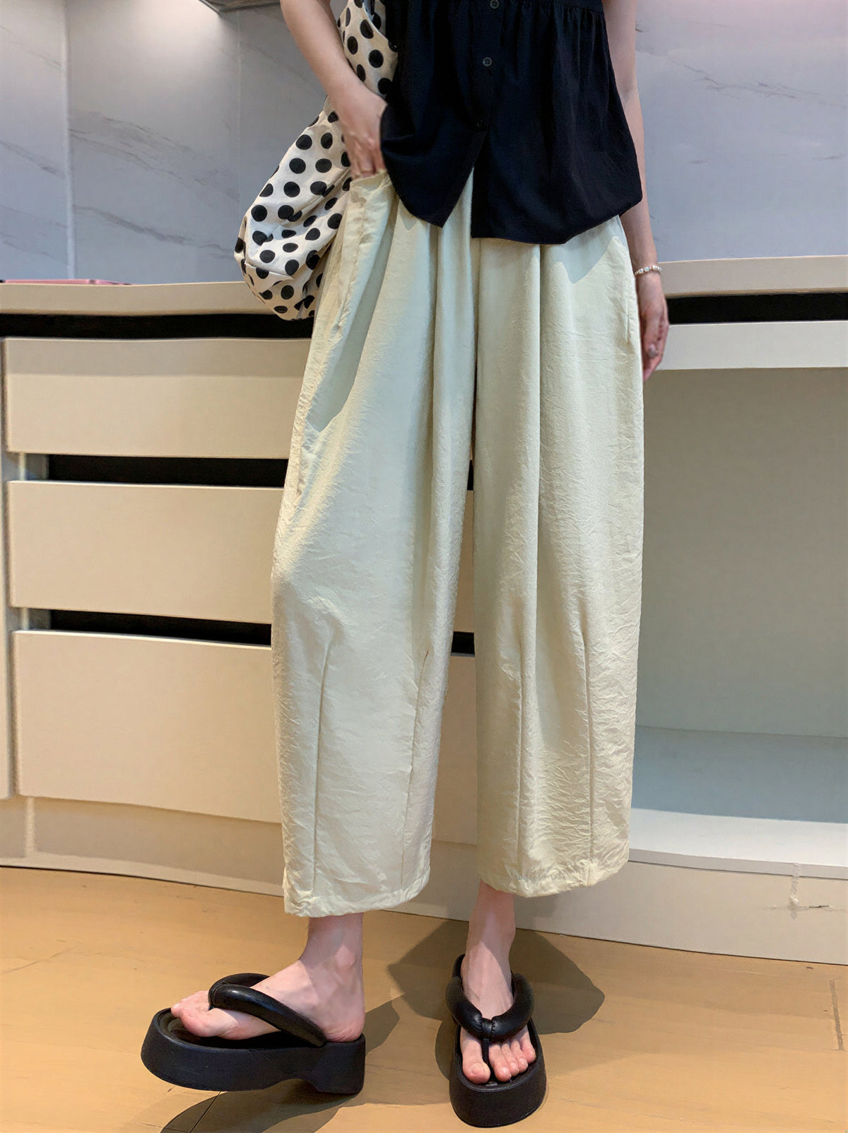 ハイウエスト ゆったりプリーツ風ワイドパンツ
