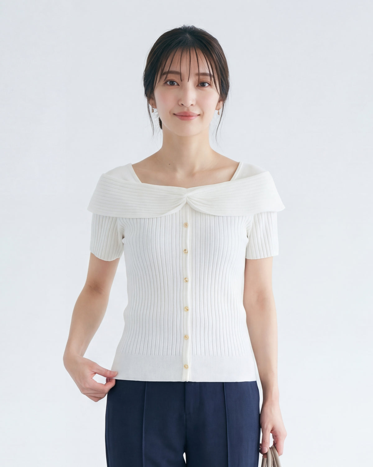 オフショル風 ツイストフロント 前立てボタン 半袖ニット