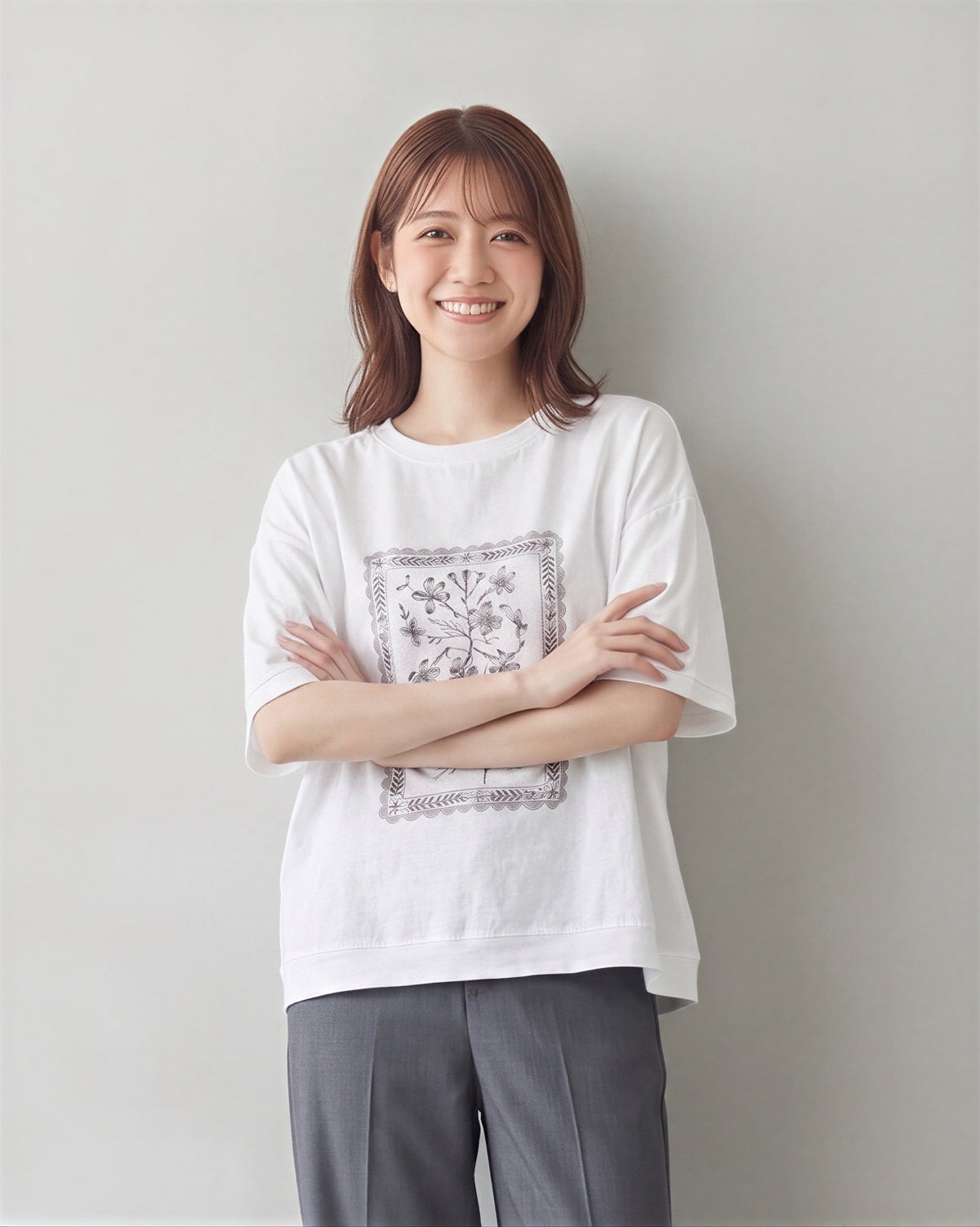 ゆったりドロップショルダー フラワープリントTシャツ