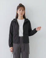 フード付き ドローストリング ショート丈マウンテンパーカー