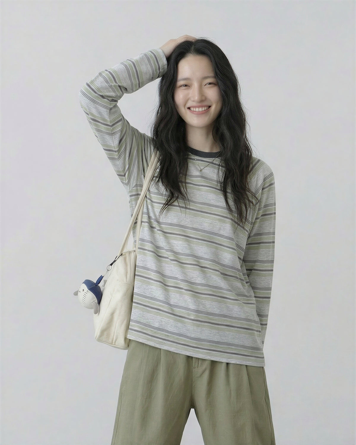 ライトグレー 細ボーダー ゆったりドロップショルダー 長袖Tシャツ
