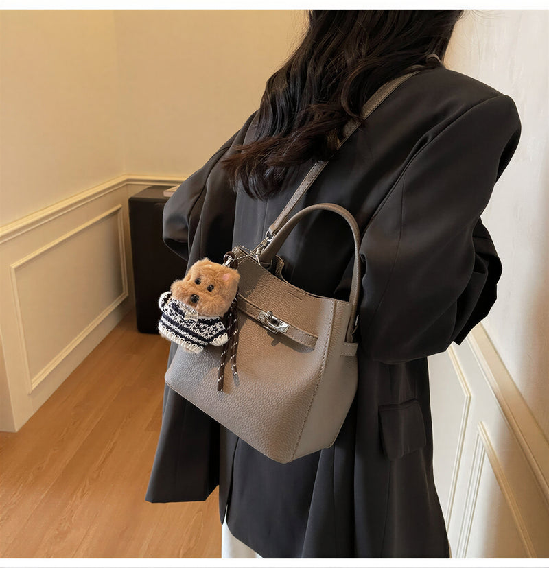シュリンク風ロック金具付き2WAYバケットバッグ