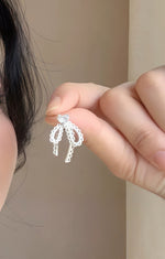 パールをあしらった 透かしリボン リボンピアス