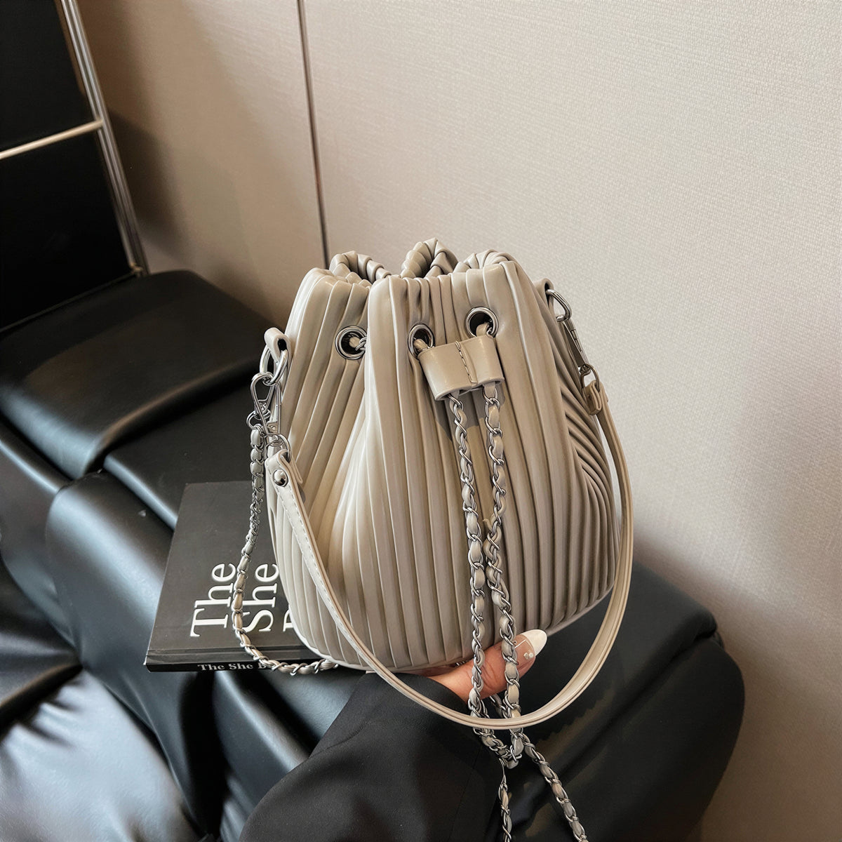 立体プリーツ チェーン ドローストリング バケットバッグ-グレー-FREE