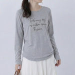 ライトグレー クルーネック 手書き風ロゴプリント スリムフィット 長袖Tシャツ