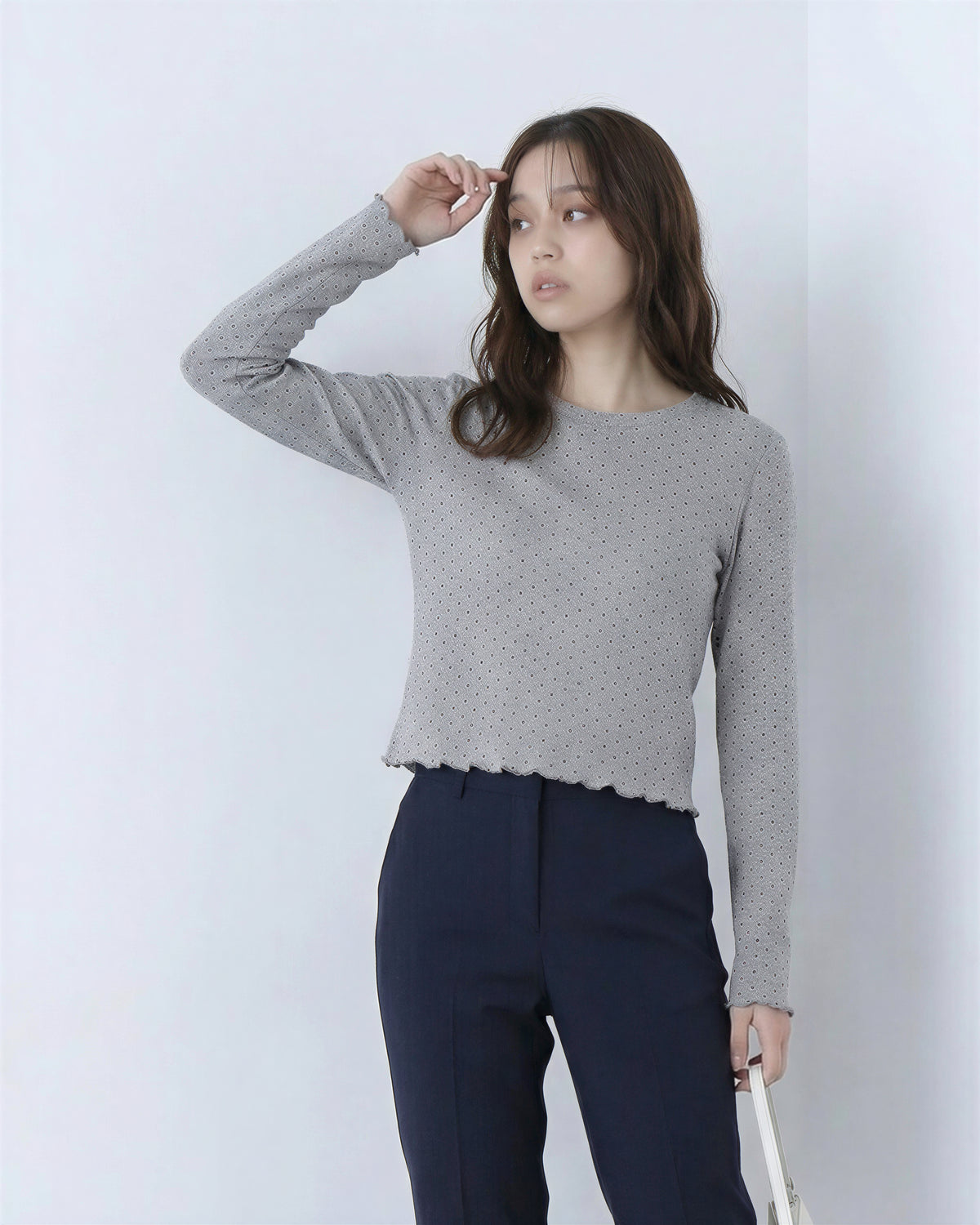 小粒ドット メローフリル付き クルーネック 長袖Tシャツ