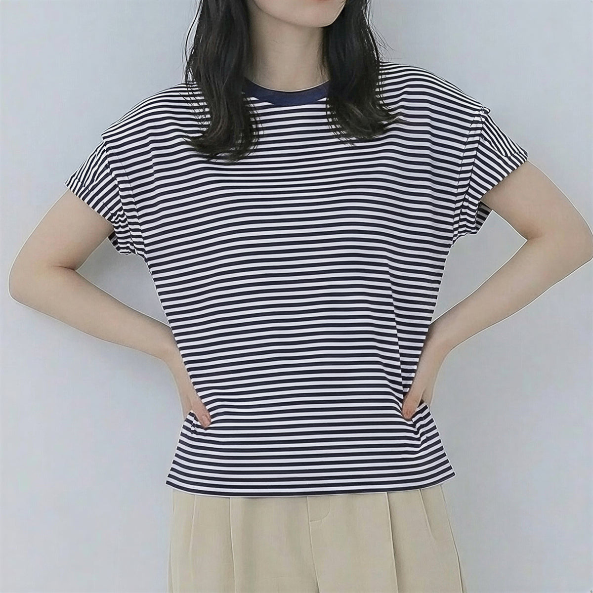 ボーダー柄 ゆったり バットスリーブ クルーネックTシャツ